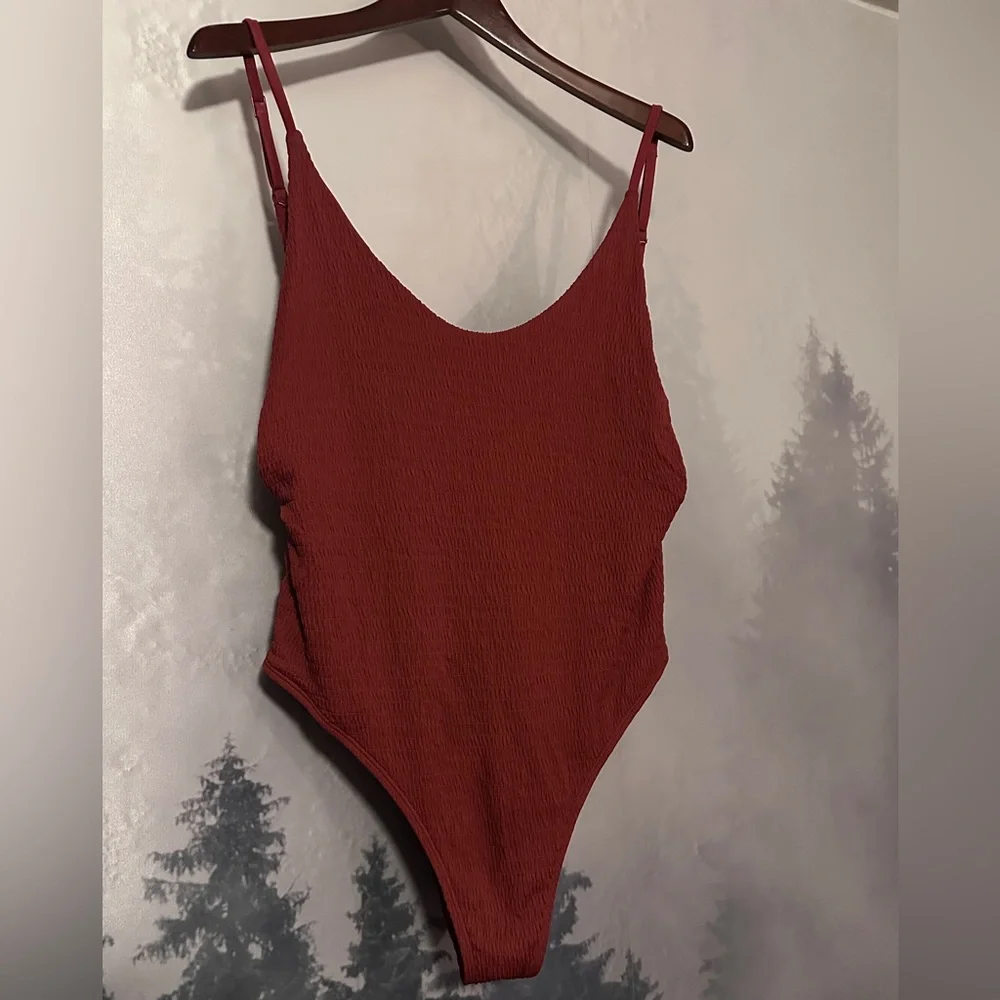 Stylish Women's Swimwear Set - Black, Red, and Blue Patterned - Picture 4 of 14